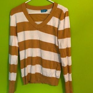 Low cut fitted sweater